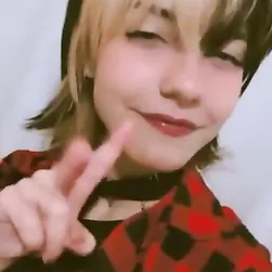 ゴッデス・ドライブズ・ハー・フォロワー・クレイジー・ウィズ・ア・カムフィルド・スマイル