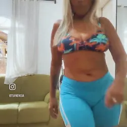 Chi la tiene nuda?