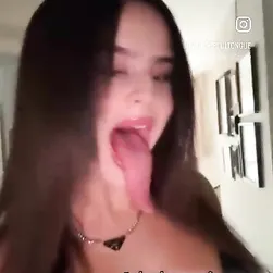 Looooooooooong 👅Tongue Thots