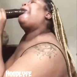 サーティファイド・スロート・クイーン — ザ・ホール・フッド・ボーテッド・フォア・ハー・スキルズ