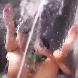 Troia squirting copre lo specchio di sperma 🤯🥵😍