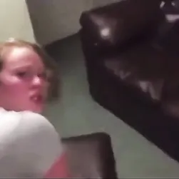Lasciate che lei lo chiami sporcaccione Il dottor Umar si vergogna