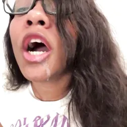 ナーディー・カービー・ベイブ・フィンガーズ・ハーセルフ・アンティル・シーズ・カムズ・ハード