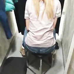 ホーニー・カップル・コート・ファッキング・ライク・アニマルズ・イン・ア・ストア・フィッティング・ルーム