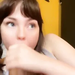 ホワイト・ガール・ワーシップス・ハー・ボーイフレンズ・ブラウン・コック