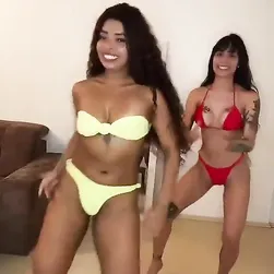 tanzende Latina-Mädchen