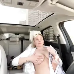 MILF paffuta in auto