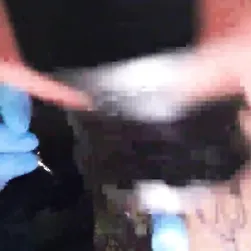 Mantener la polla dura mientras se hace un tatuaje