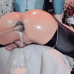 Trans' Ass Being Fucked By Her Dildo Machine