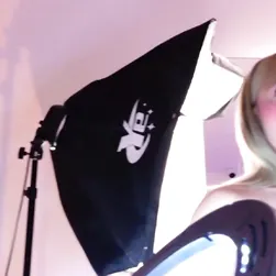 Cute Blonde Gets Horny on Cam