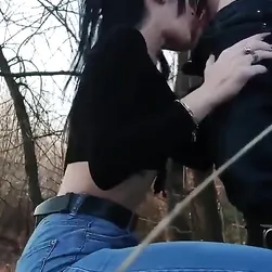 Blowjob muito quente na floresta