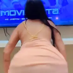 Seksi kız elbiseyi yuvarlıyor Brezilya'yı yuvarlıyor
