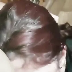 Botando a novinha pra mamar