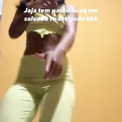 Keisea Shows Off in a Private Late-Night Strip