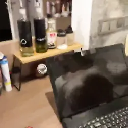 Stary laptop, gorące cycki