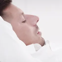 남자친구가 그녀를 때릴 때까지 괴롭히는 이상한 ABG